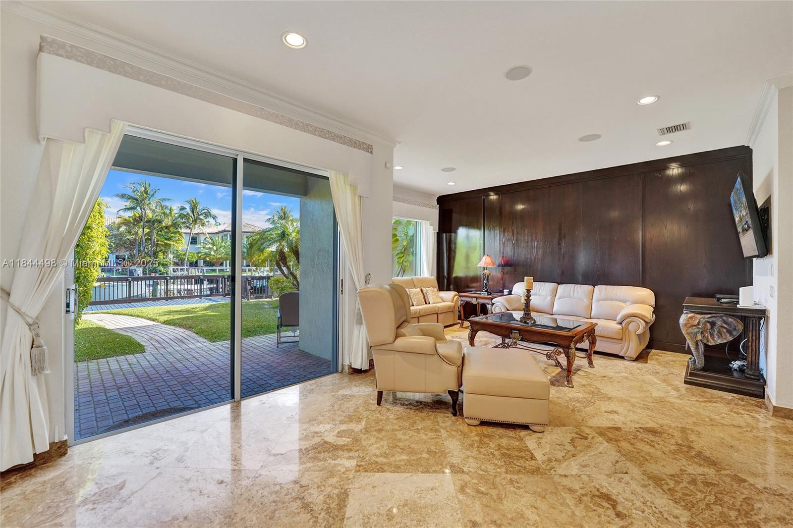 Hollywood, Florida, 33019, United States, 3 Bedrooms Bedrooms, ,2 BathroomsBathrooms,Residential,Active,1897997