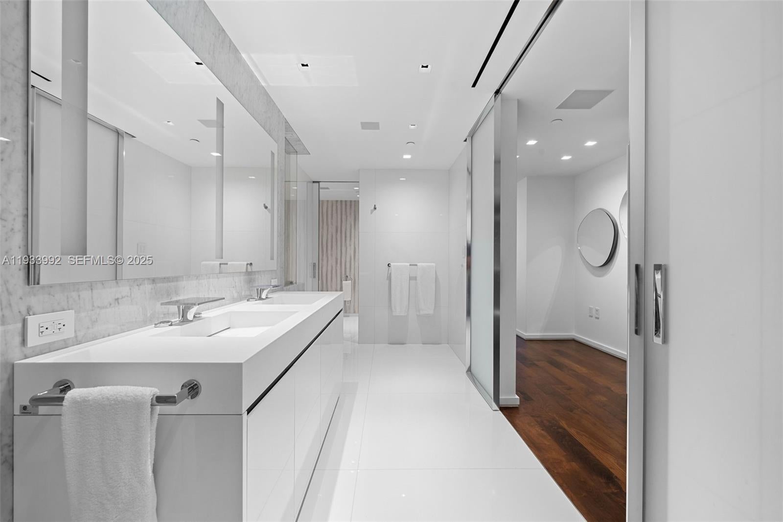 Bal Harbour, Florida, 33154, United States, 3 Bedrooms Bedrooms, ,4 BathroomsBathrooms,Residential,Active,2007290