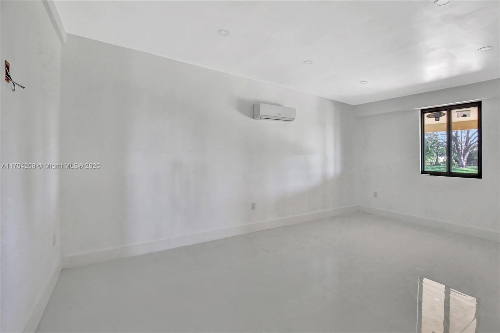 Miramar, Florida, 33027, United States, 5 Bedrooms Bedrooms, ,5 BathroomsBathrooms,Residential,Active,1718866