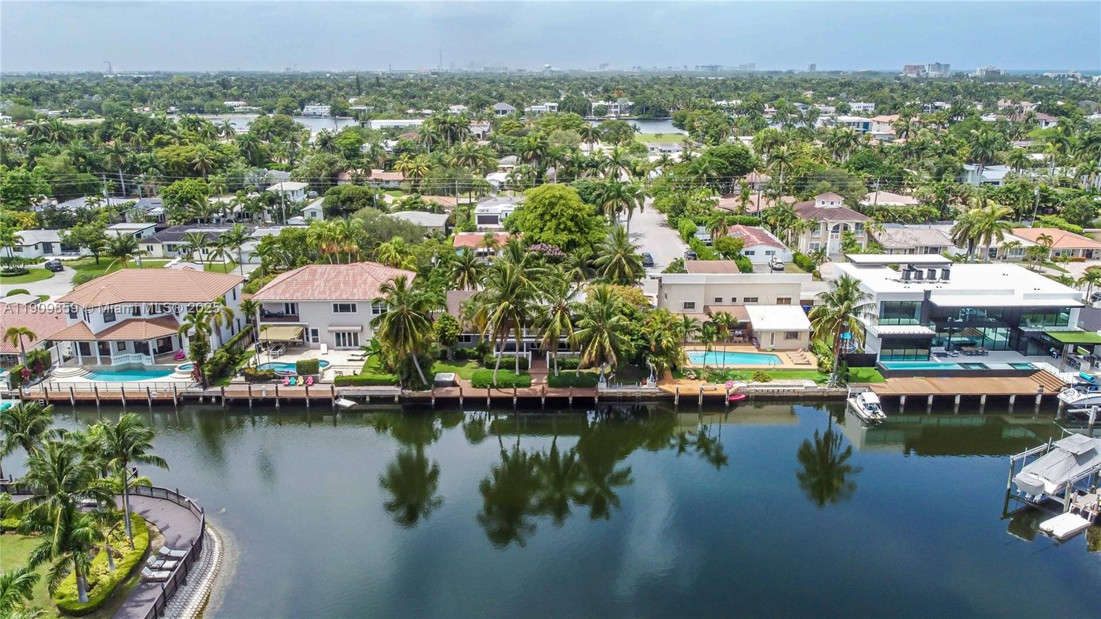 Hollywood, Florida, 33019, United States, 5 Bedrooms Bedrooms, ,4 BathroomsBathrooms,Residential,Active,1988418