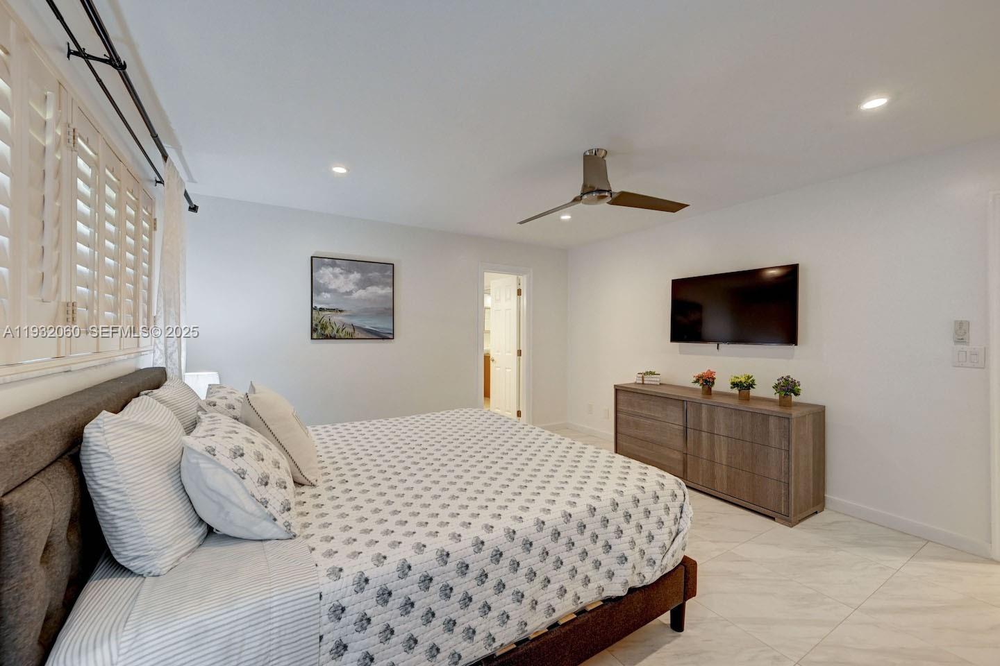 Hollywood, Florida, 33019, United States, 4 Bedrooms Bedrooms, ,2 BathroomsBathrooms,Residential,Active,2006944