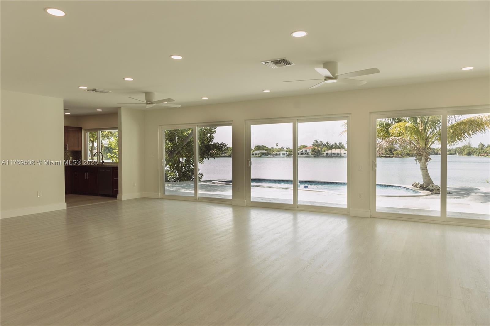 Miami, Florida, 33180, United States, 3 Bedrooms Bedrooms, ,2 BathroomsBathrooms,Residential,Active,1969837