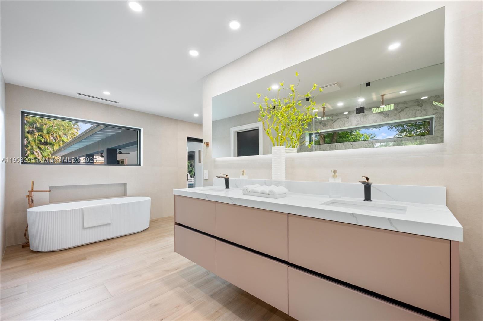 Palmetto Bay, Florida, 33158, United States, 4 Bedrooms Bedrooms, ,4 BathroomsBathrooms,Residential,Active,1988471