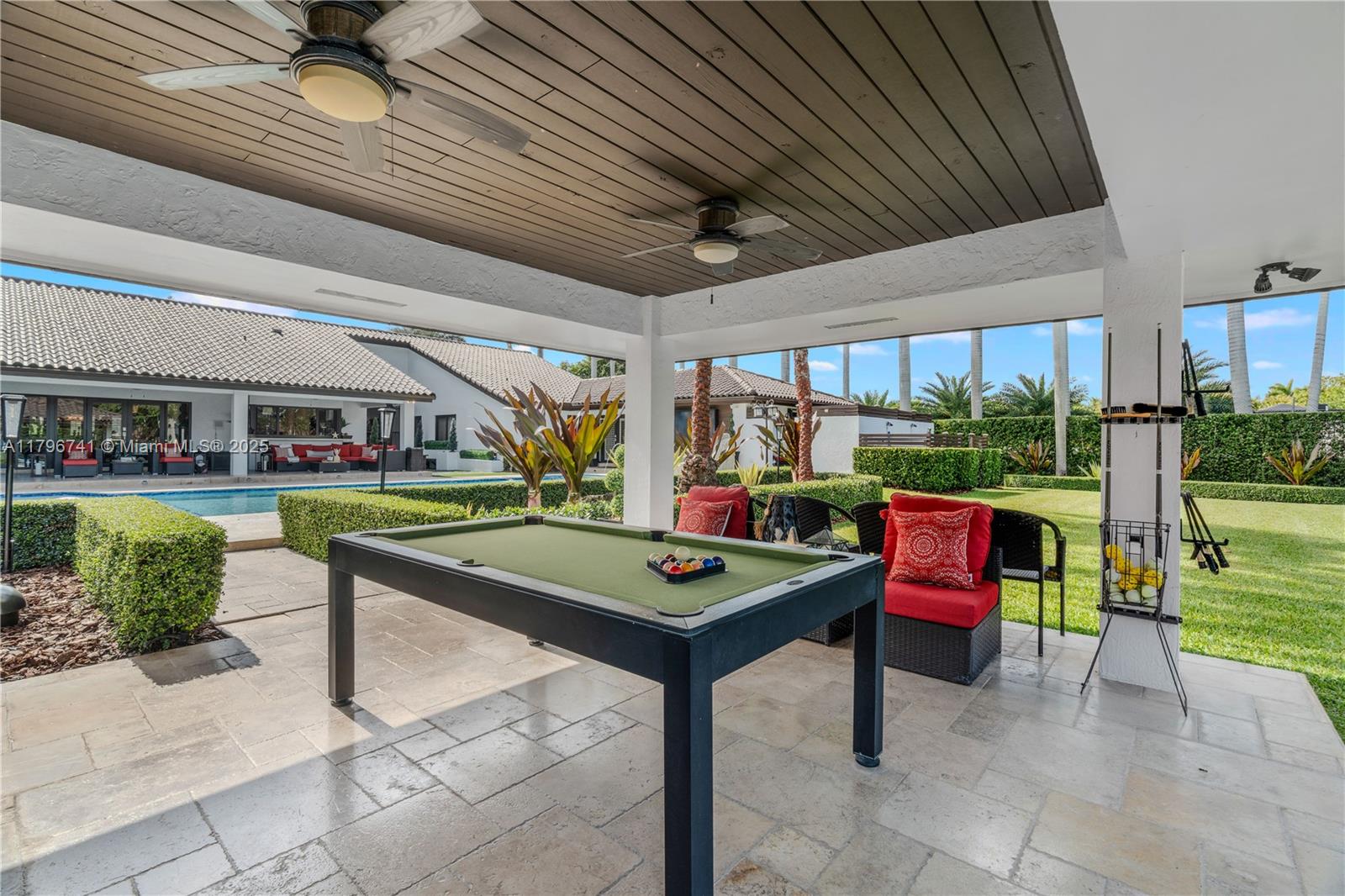 Miami, Florida, 33175, United States, ,5 BathroomsBathrooms,Residential,Pending,1798039