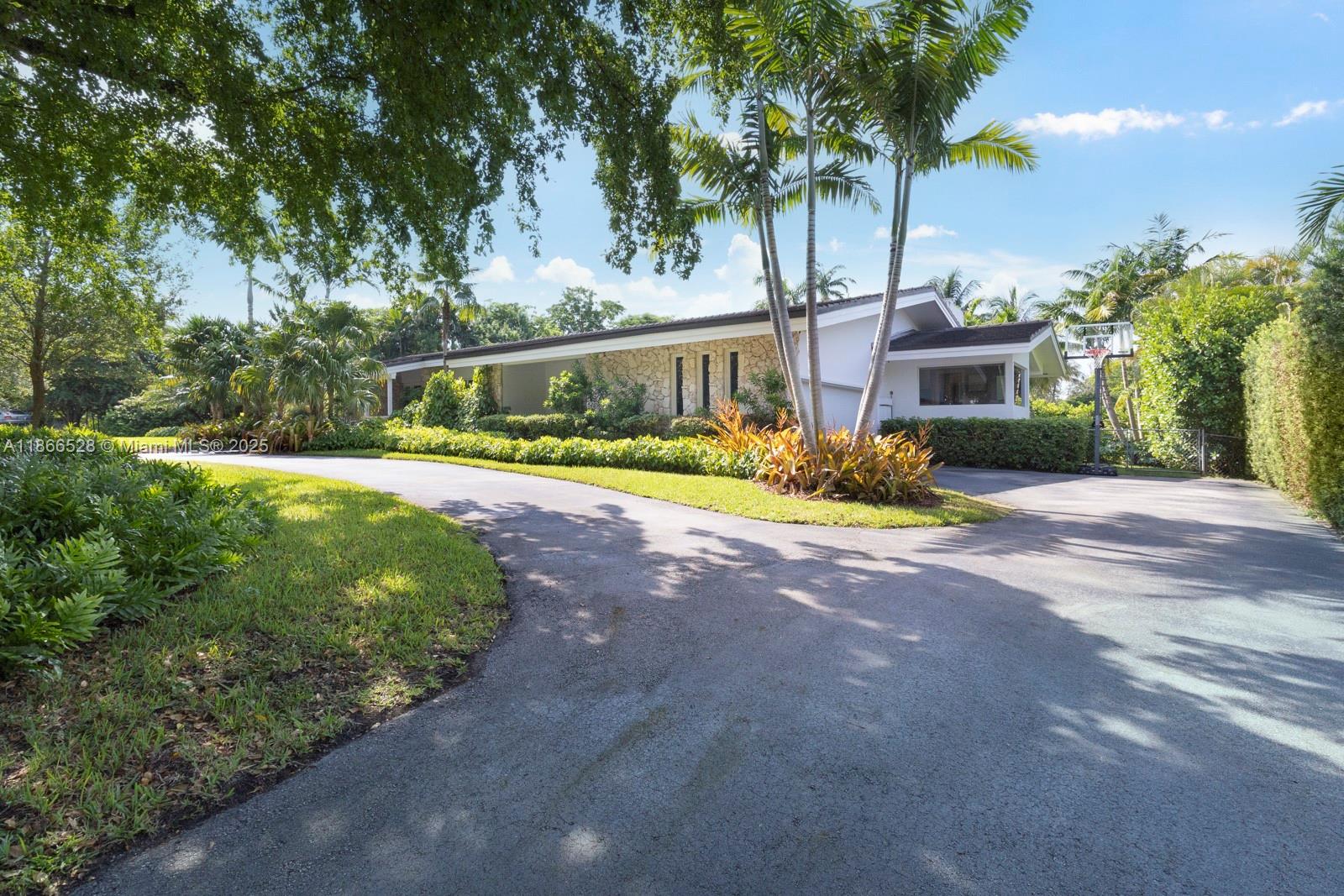 Coral Gables, Florida, 33156, United States, 4 Bedrooms Bedrooms, ,4 BathroomsBathrooms,Residential,Active,1927652