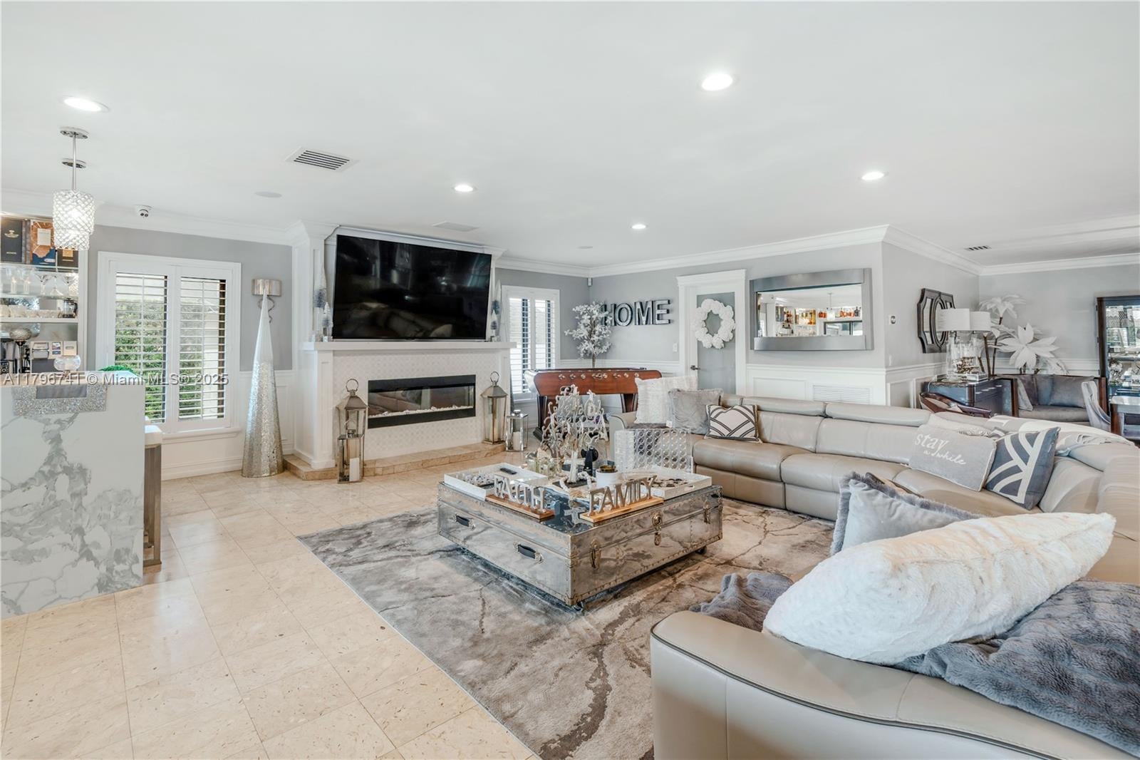 Miami, Florida, 33175, United States, ,5 BathroomsBathrooms,Residential,Pending,1798039