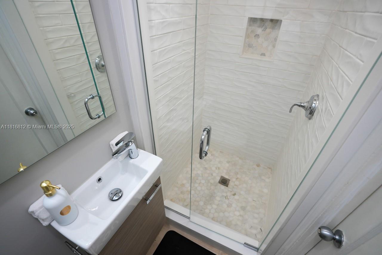 Hollywood, Florida, 33019, United States, 4 Bedrooms Bedrooms, ,4 BathroomsBathrooms,Residential,Active,1843428