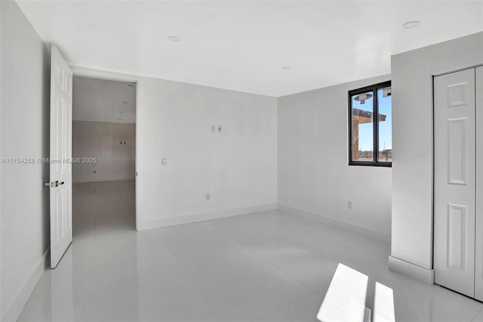 Miramar, Florida, 33027, United States, 5 Bedrooms Bedrooms, ,5 BathroomsBathrooms,Residential,Active,1718866