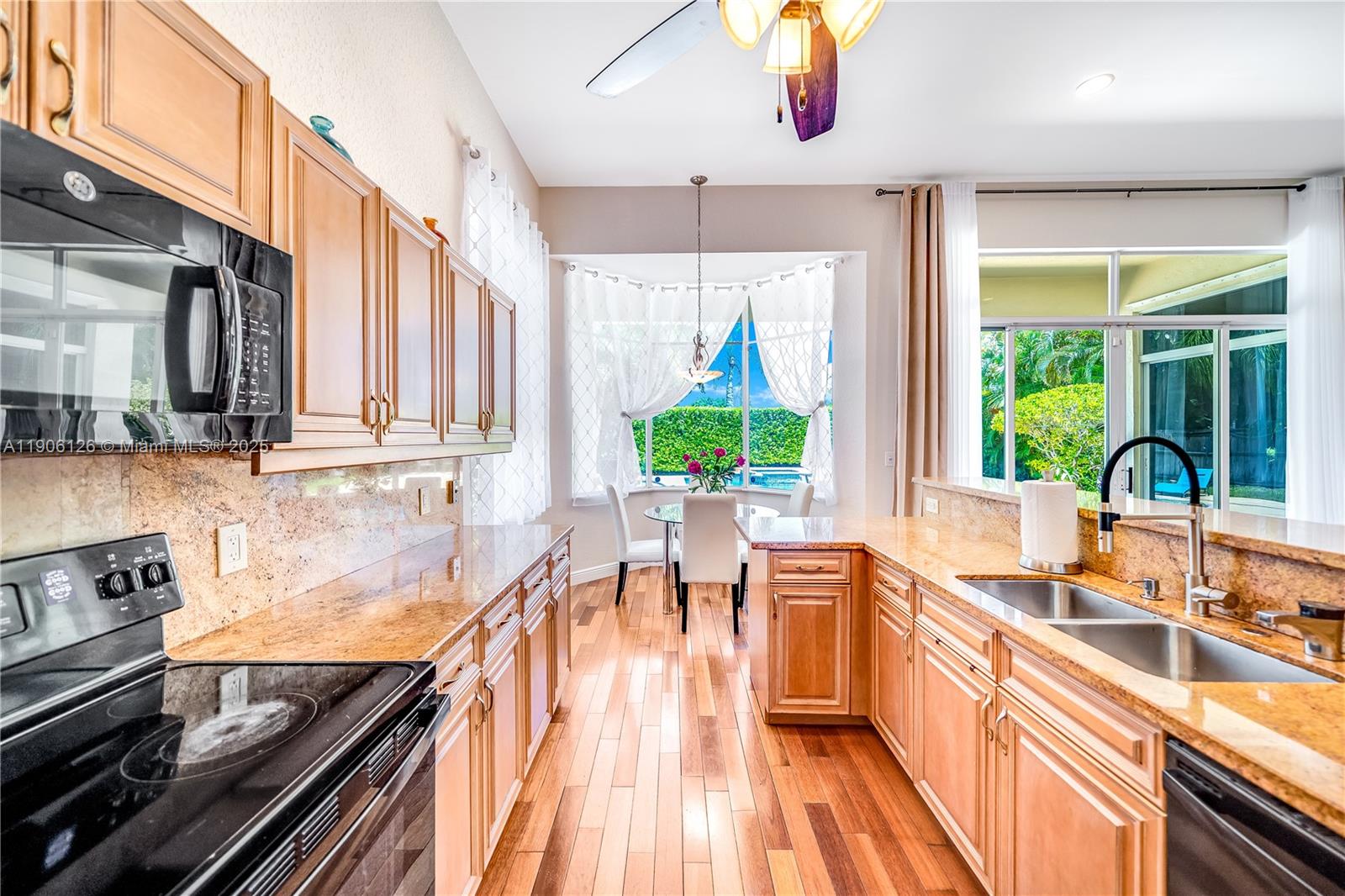 Hollywood, Florida, 33019, United States, 3 Bedrooms Bedrooms, ,3 BathroomsBathrooms,Residential,Active,1985592