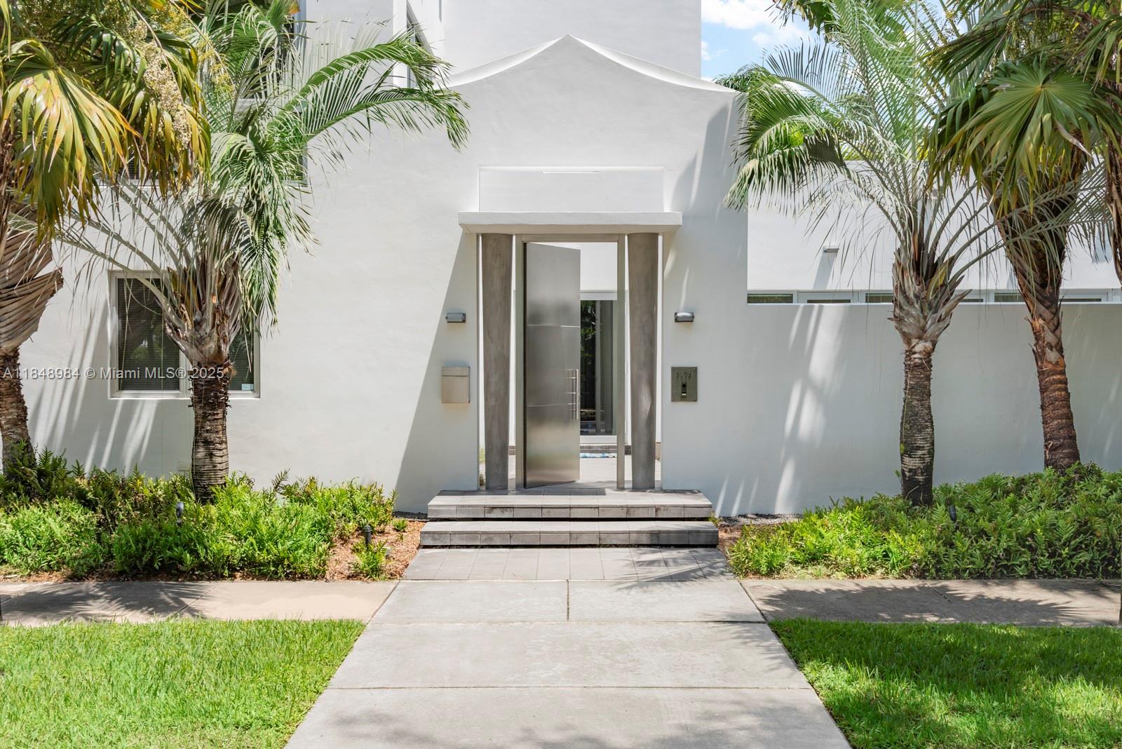 Miami, Florida, 33133, United States, 3 Bedrooms Bedrooms, ,3 BathroomsBathrooms,Residential,Active,1903203