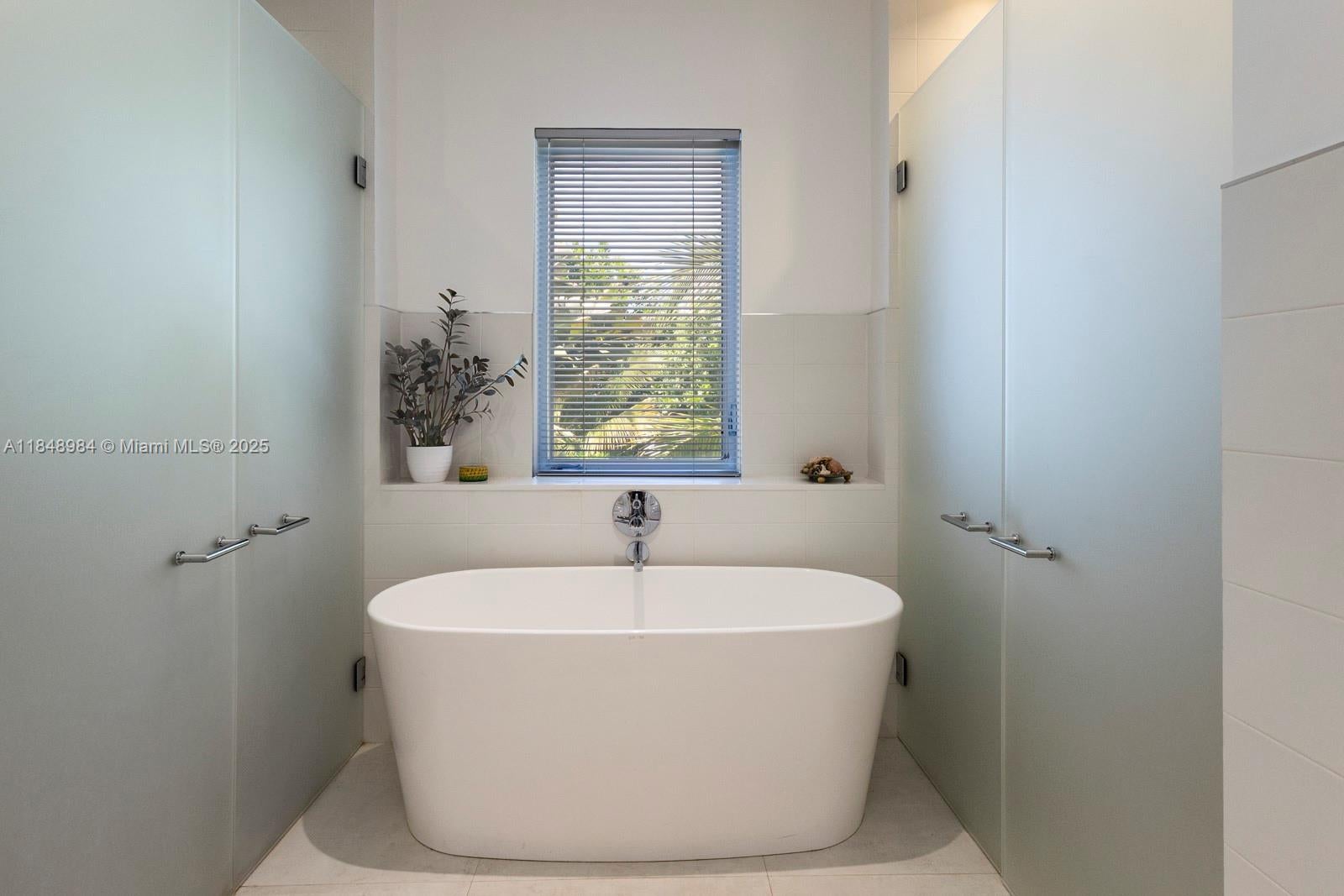 Miami, Florida, 33133, United States, 3 Bedrooms Bedrooms, ,3 BathroomsBathrooms,Residential,Active,1903203