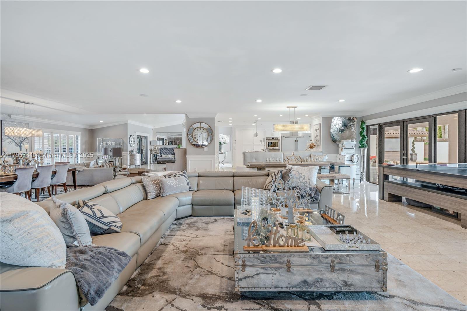 Miami, Florida, 33175, United States, ,5 BathroomsBathrooms,Residential,Pending,1798039