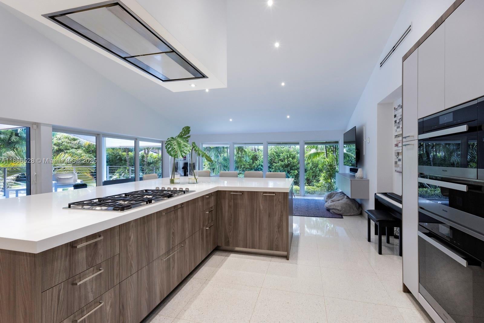 Coral Gables, Florida, 33156, United States, 4 Bedrooms Bedrooms, ,4 BathroomsBathrooms,Residential,Active,1927652