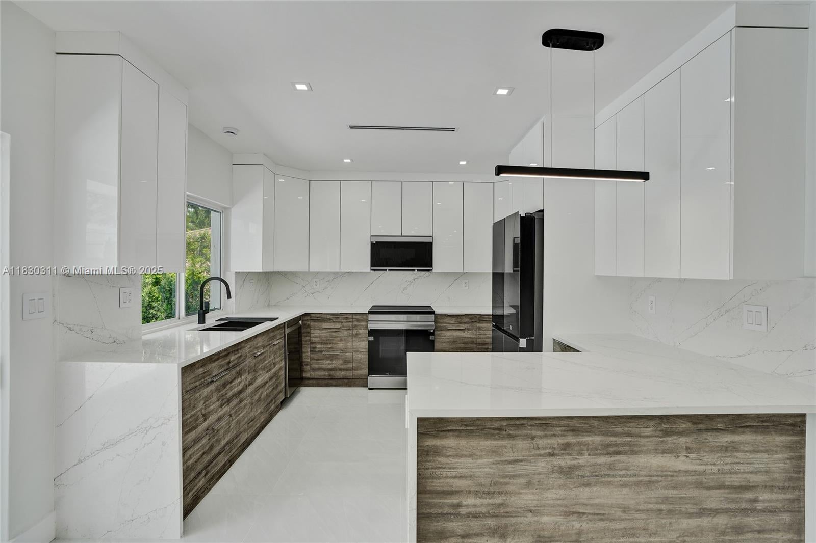 Miami, Florida, 33179, United States, 5 Bedrooms Bedrooms, ,5 BathroomsBathrooms,Residential,Active,1889008