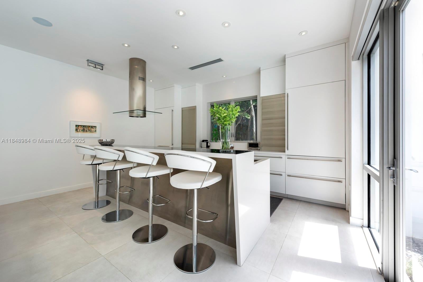 Miami, Florida, 33133, United States, 3 Bedrooms Bedrooms, ,3 BathroomsBathrooms,Residential,Active,1903203