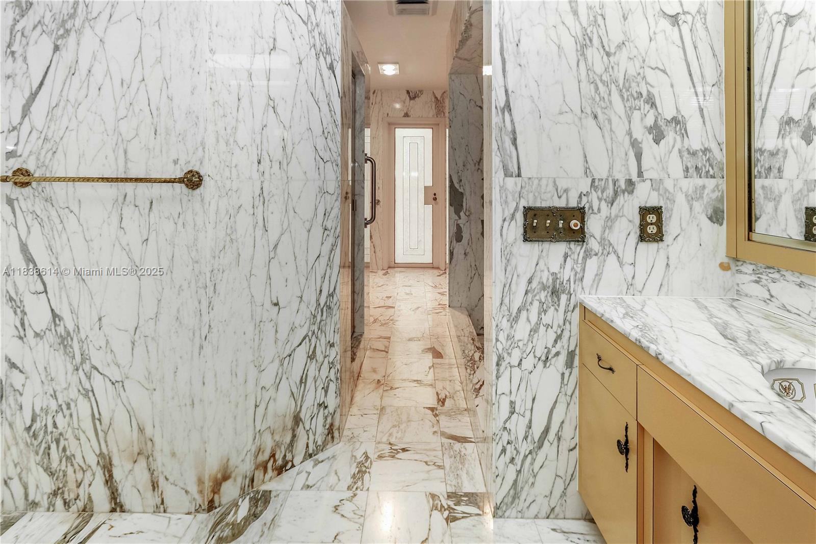 Hollywood, Florida, 33019, United States, 4 Bedrooms Bedrooms, ,4 BathroomsBathrooms,Residential,Active,1892394