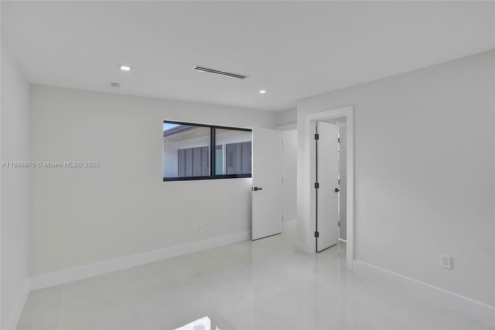 North Miami Beach, Florida, 33179, United States, 5 Bedrooms Bedrooms, ,4 BathroomsBathrooms,Residential,Active,1934804
