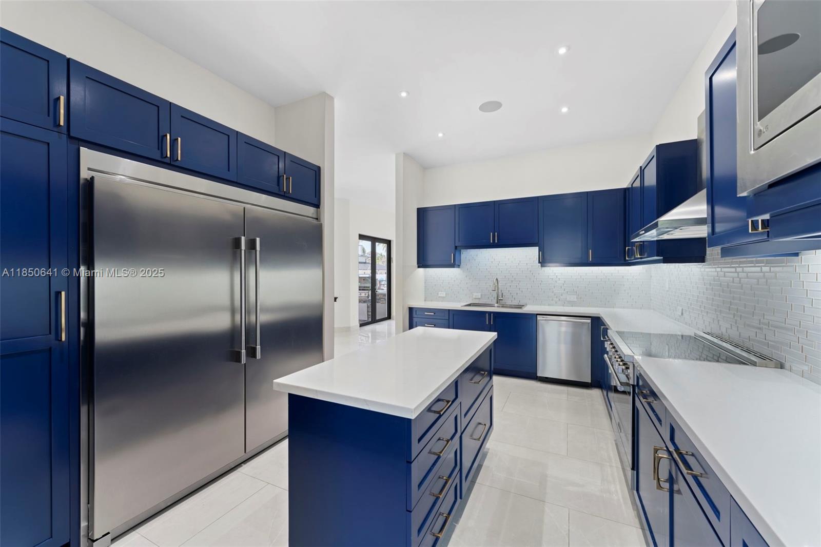 Hollywood, Florida, 33019, United States, 6 Bedrooms Bedrooms, ,6 BathroomsBathrooms,Residential,Active,1905103