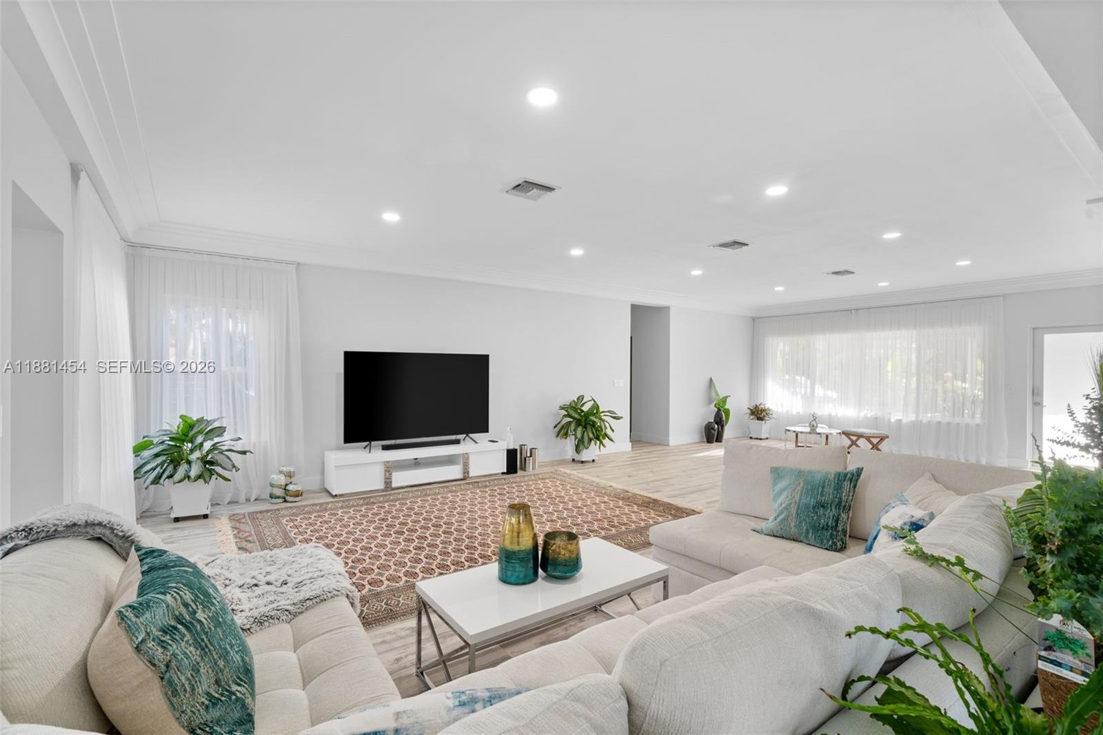 Hollywood, Florida, 33019, United States, 3 Bedrooms Bedrooms, ,3 BathroomsBathrooms,Residential,Active,1998579