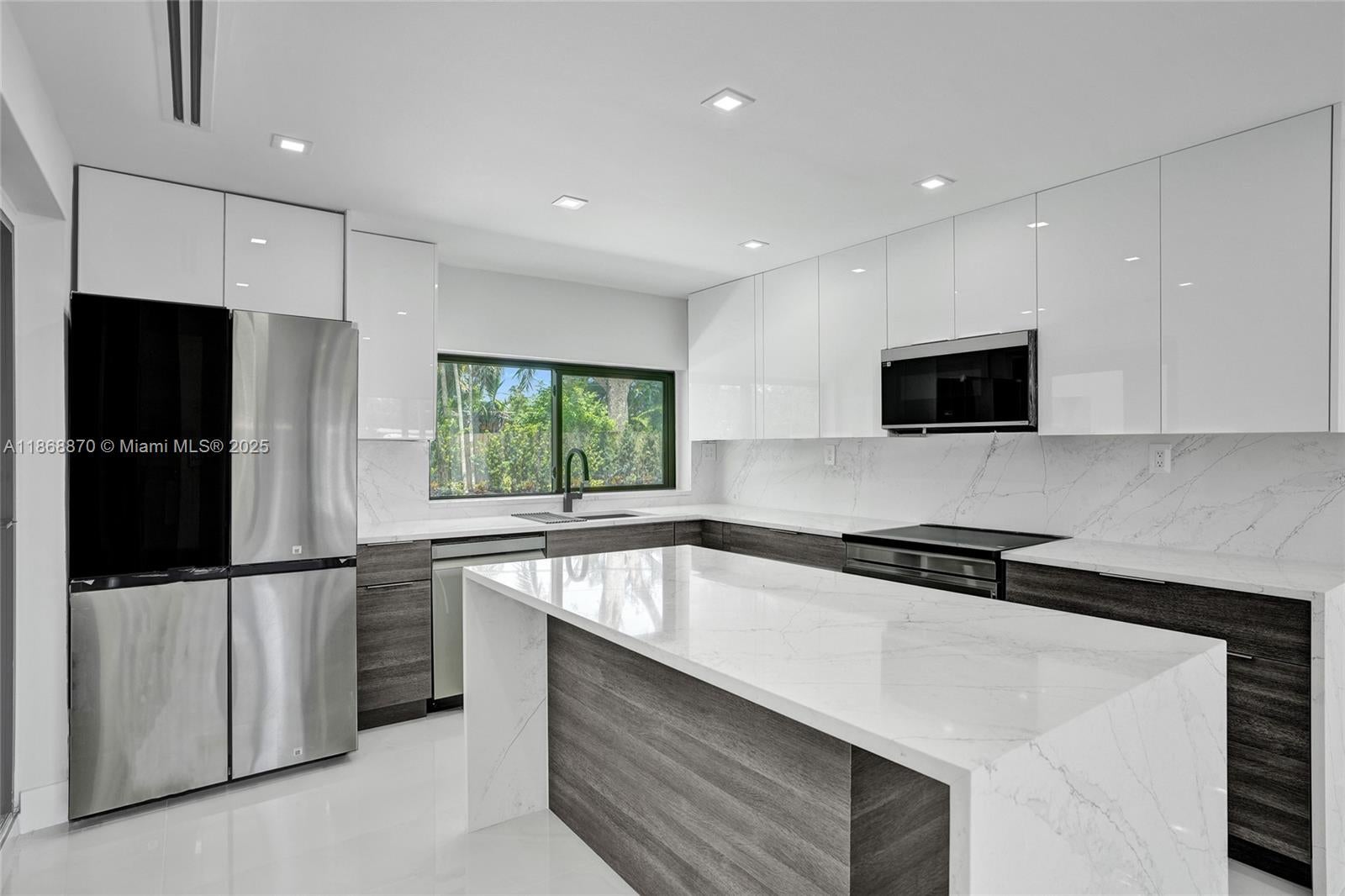 North Miami Beach, Florida, 33179, United States, 5 Bedrooms Bedrooms, ,4 BathroomsBathrooms,Residential,Active,1934804