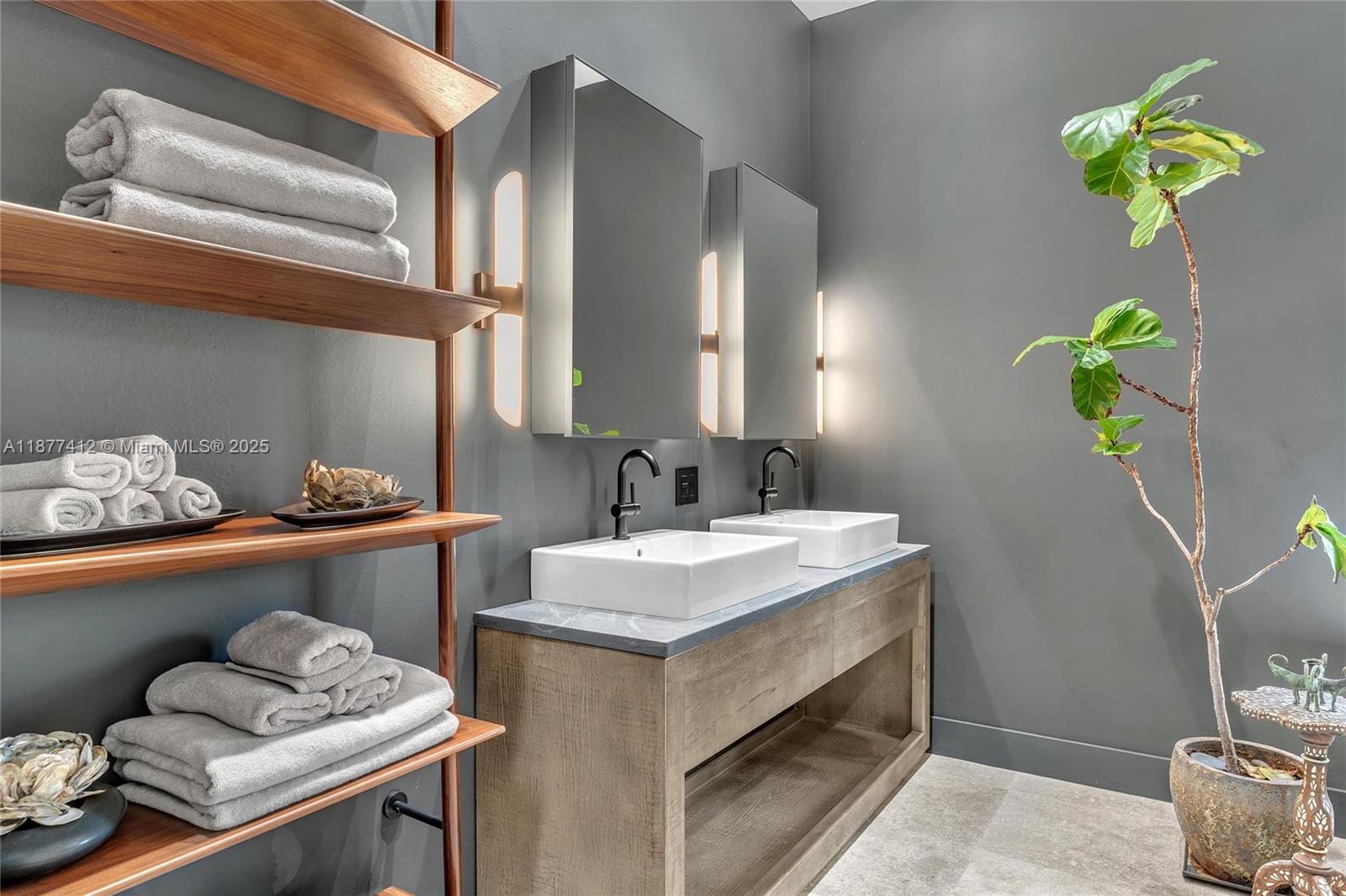 Hollywood, Florida, 33019, United States, 4 Bedrooms Bedrooms, ,6 BathroomsBathrooms,Residential,Active,1946512