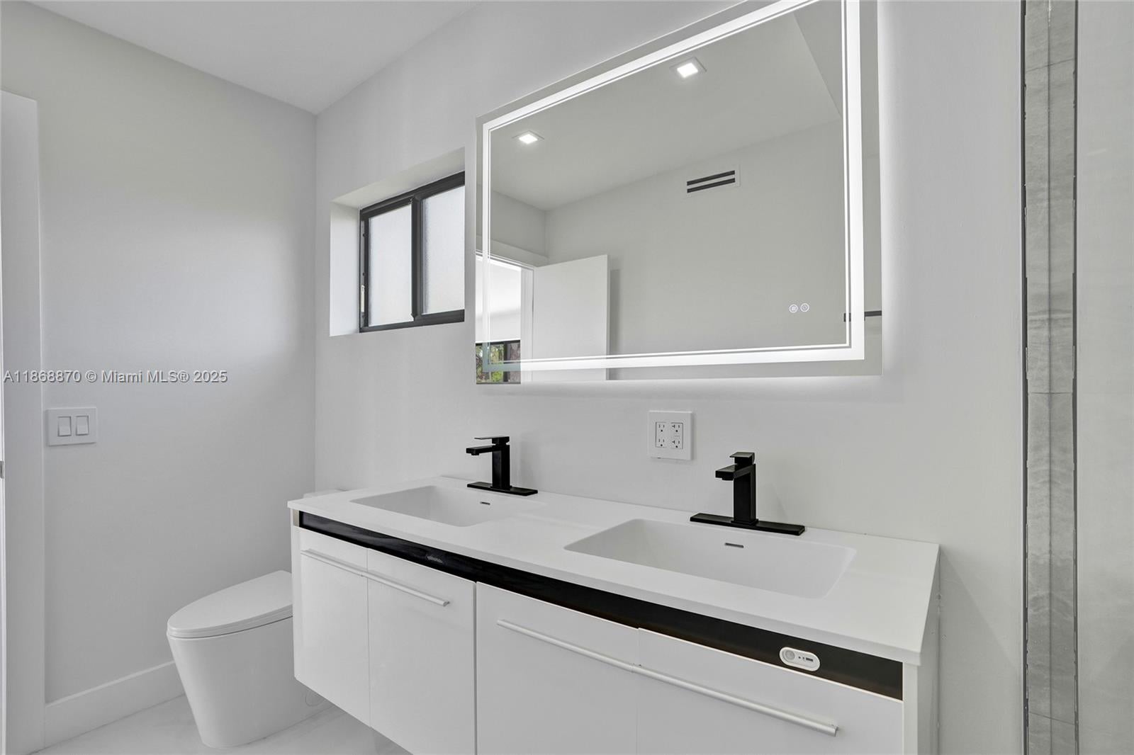 North Miami Beach, Florida, 33179, United States, 5 Bedrooms Bedrooms, ,4 BathroomsBathrooms,Residential,Active,1934804