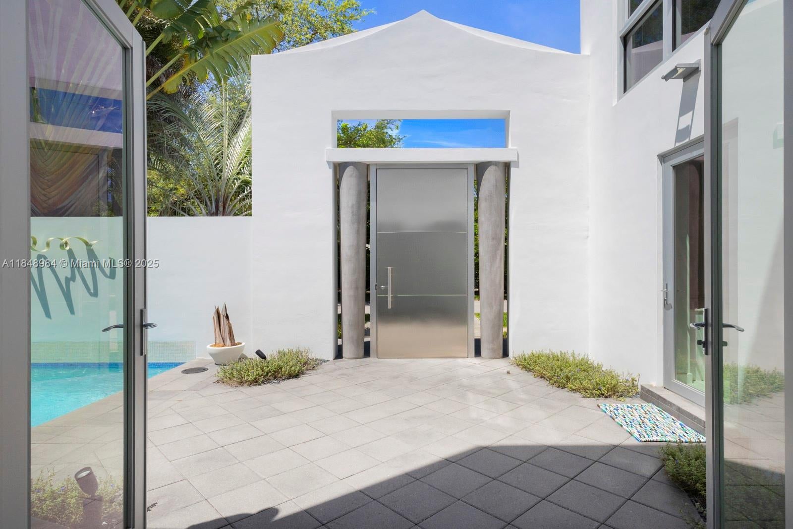 Miami, Florida, 33133, United States, 3 Bedrooms Bedrooms, ,3 BathroomsBathrooms,Residential,Active,1903203