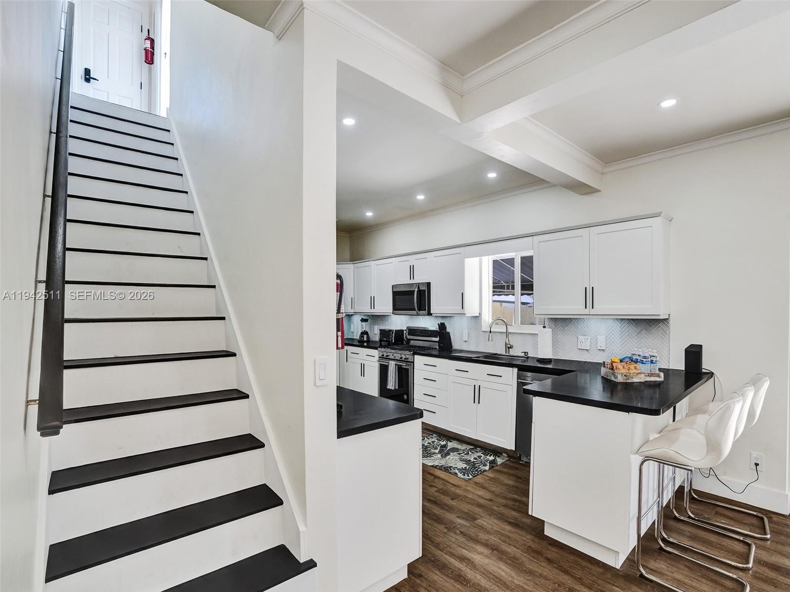 Hollywood, Florida, 33019, United States, 5 Bedrooms Bedrooms, ,4 BathroomsBathrooms,Residential,Active,2009164