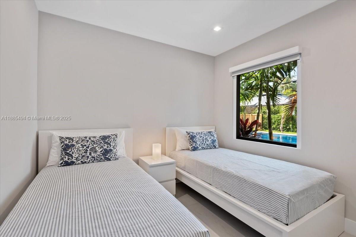 Hollywood, Florida, 33019, United States, 4 Bedrooms Bedrooms, ,4 BathroomsBathrooms,Residential,Active,1952986