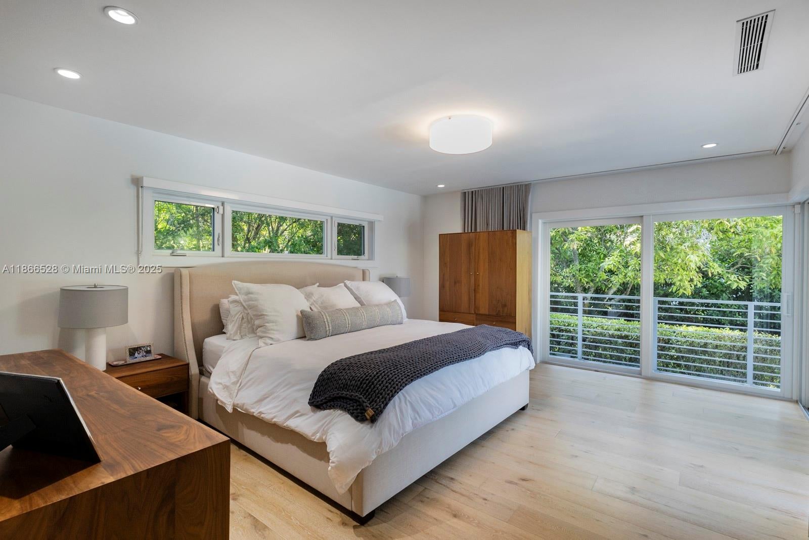 Coral Gables, Florida, 33156, United States, 4 Bedrooms Bedrooms, ,4 BathroomsBathrooms,Residential,Active,1927652