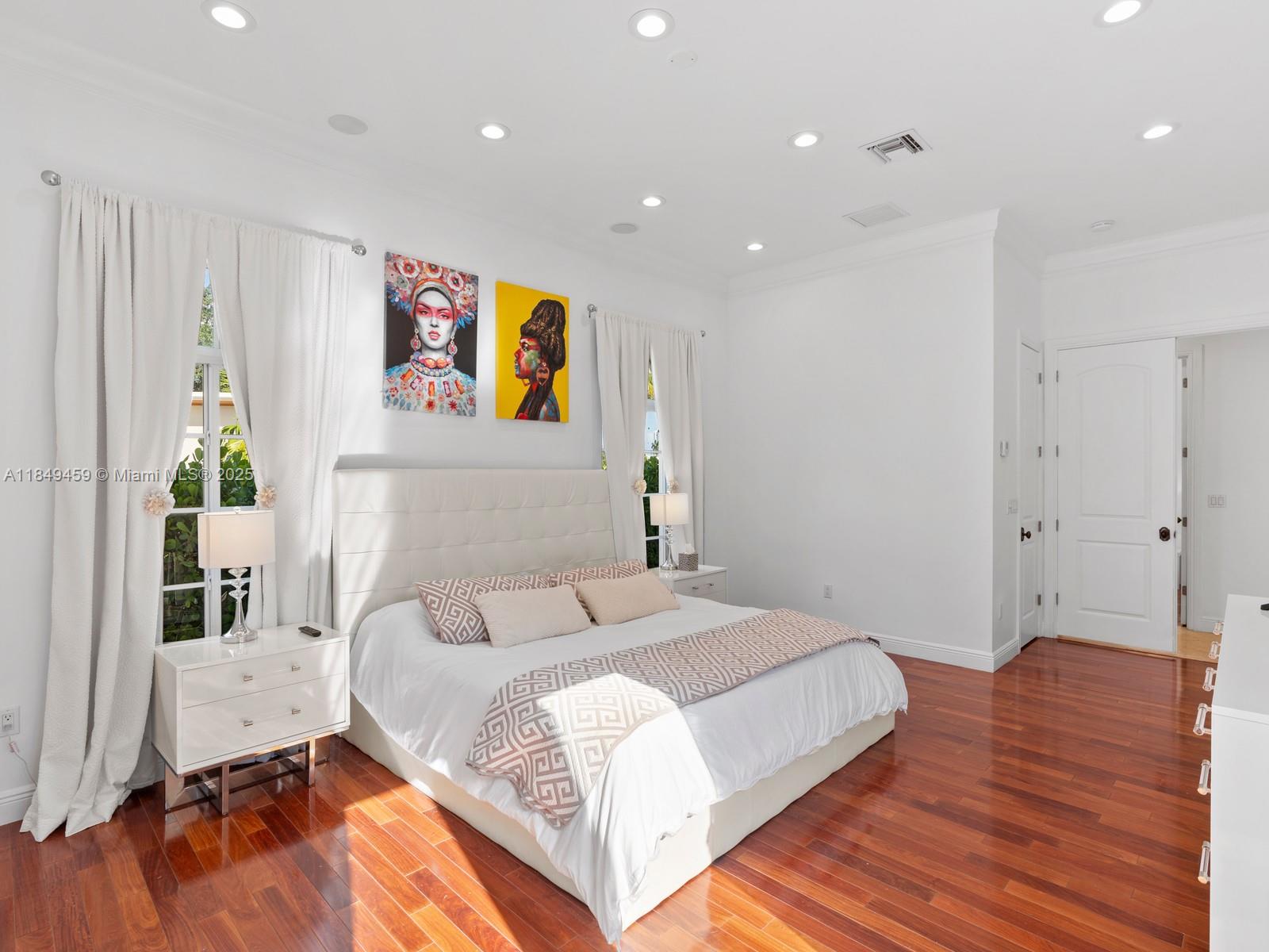 Hollywood, Florida, 33019, United States, 5 Bedrooms Bedrooms, ,3 BathroomsBathrooms,Residential,Active,1904697