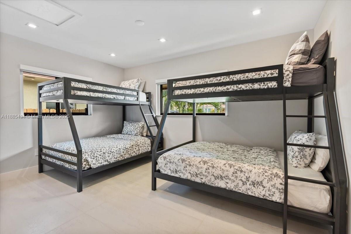 Hollywood, Florida, 33019, United States, 4 Bedrooms Bedrooms, ,4 BathroomsBathrooms,Residential,Active,1952986