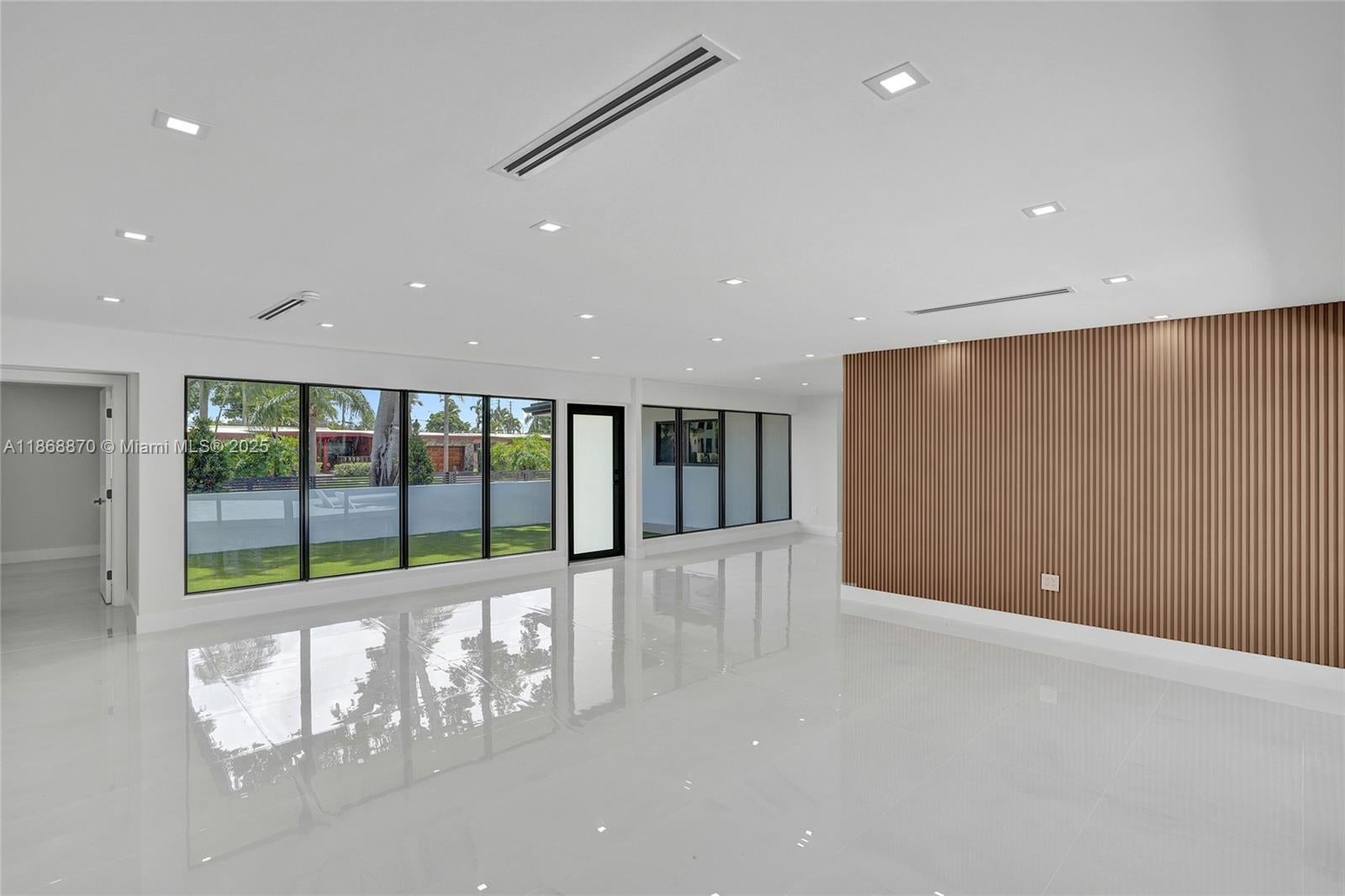 North Miami Beach, Florida, 33179, United States, 5 Bedrooms Bedrooms, ,4 BathroomsBathrooms,Residential,Active,1934804