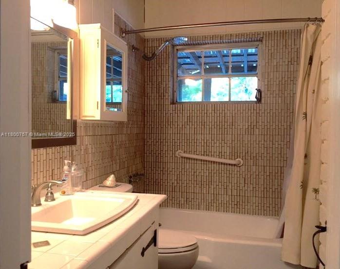 South Miami, Florida, 33143, United States, 4 Bedrooms Bedrooms, ,4 BathroomsBathrooms,Residential,Active,1800158