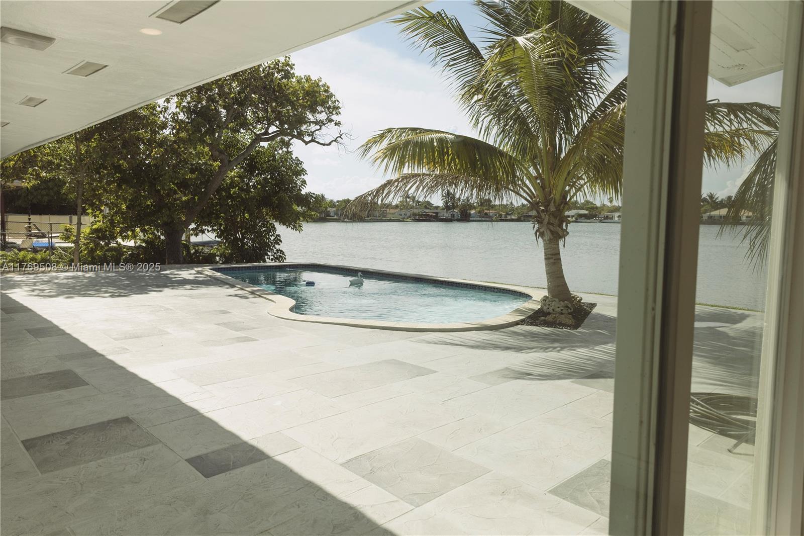 Miami, Florida, 33180, United States, 3 Bedrooms Bedrooms, ,2 BathroomsBathrooms,Residential,Active,1969837