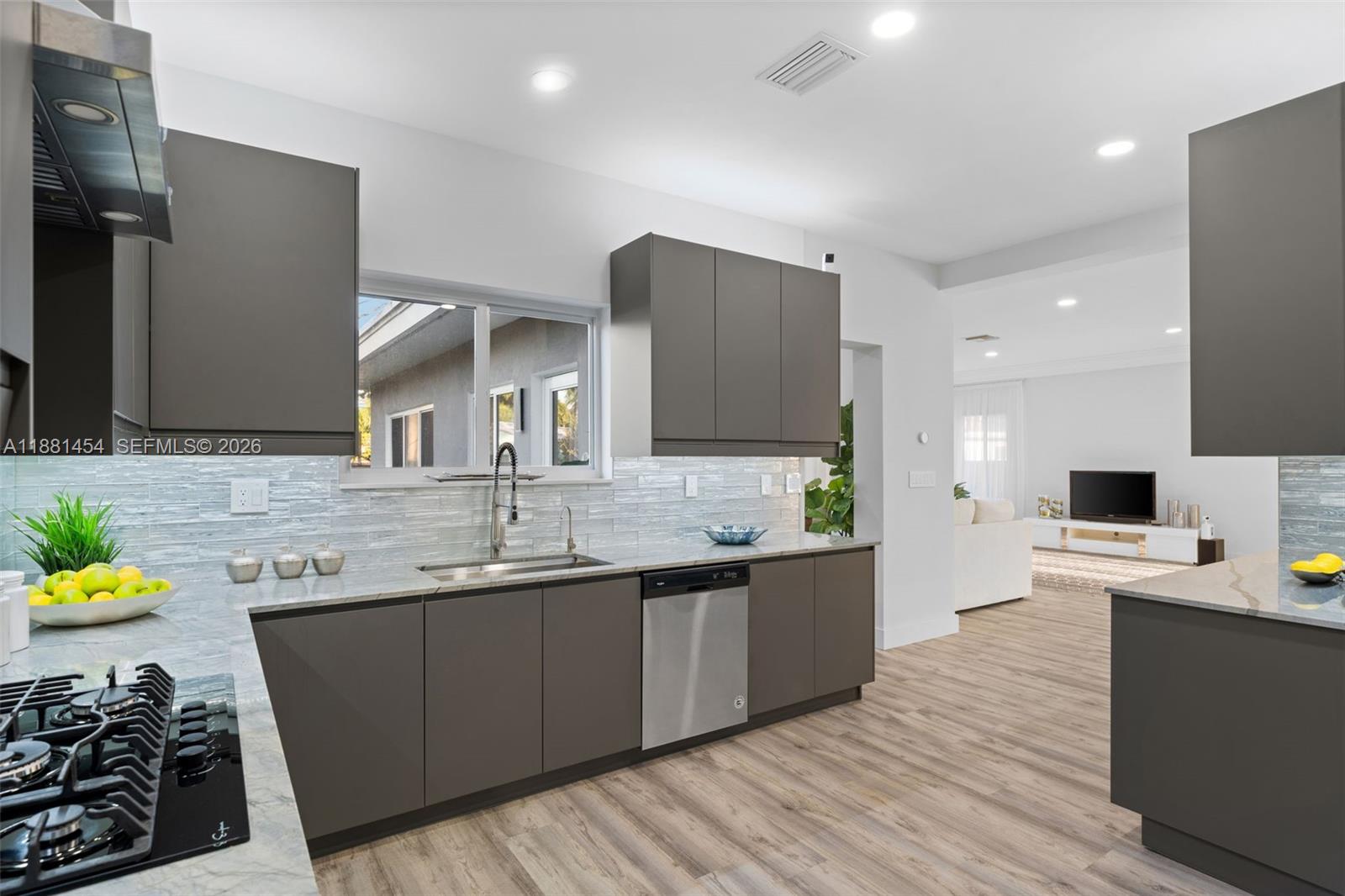 Hollywood, Florida, 33019, United States, 3 Bedrooms Bedrooms, ,3 BathroomsBathrooms,Residential,Active,1998579