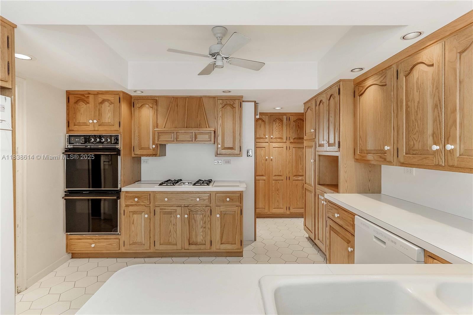 Hollywood, Florida, 33019, United States, 4 Bedrooms Bedrooms, ,4 BathroomsBathrooms,Residential,Active,1892394