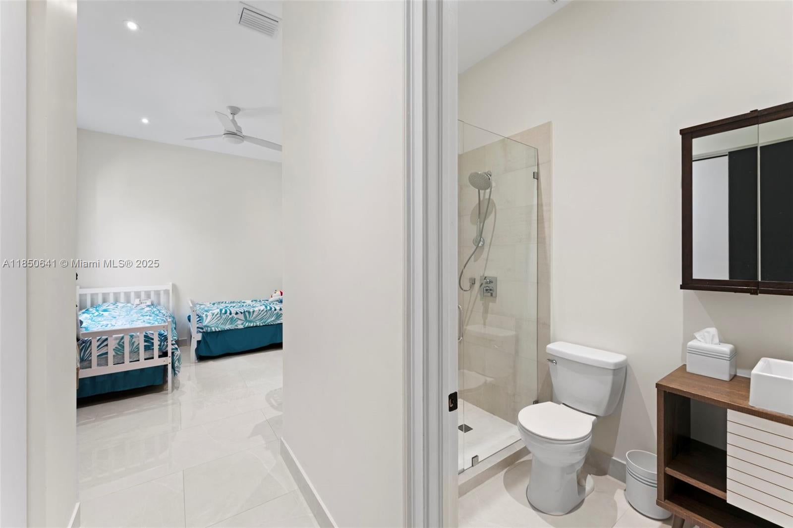 Hollywood, Florida, 33019, United States, 6 Bedrooms Bedrooms, ,6 BathroomsBathrooms,Residential,Active,1905103