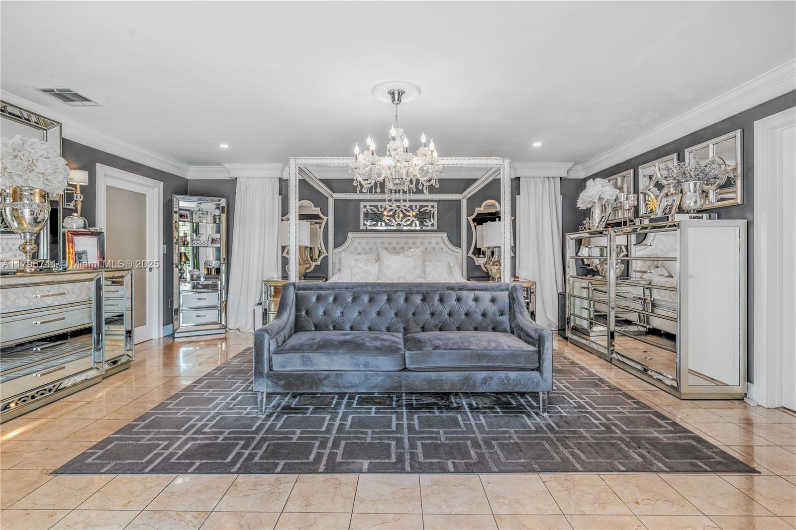 Miami, Florida, 33175, United States, ,5 BathroomsBathrooms,Residential,Pending,1798039