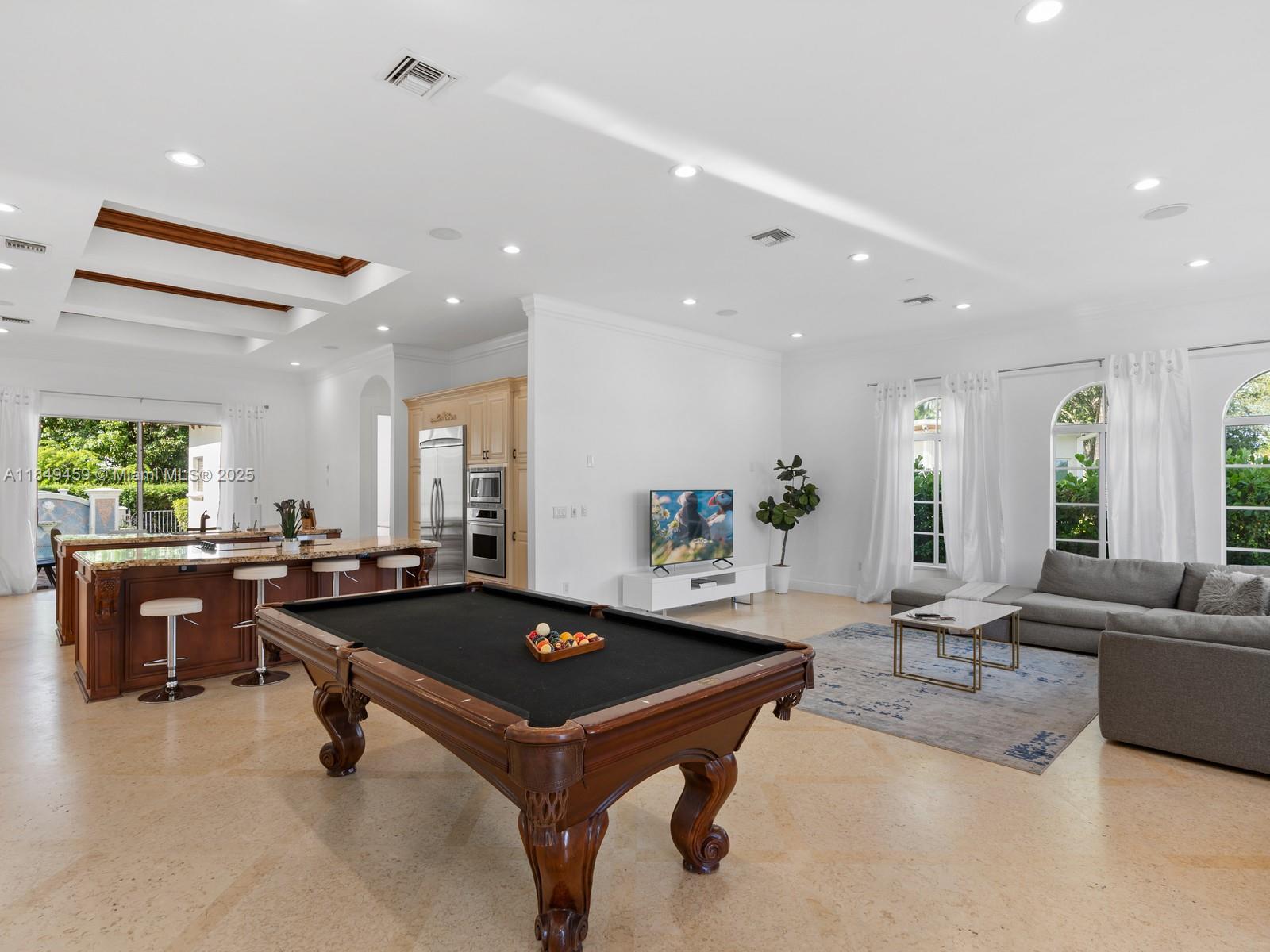 Hollywood, Florida, 33019, United States, 5 Bedrooms Bedrooms, ,3 BathroomsBathrooms,Residential,Active,1904697