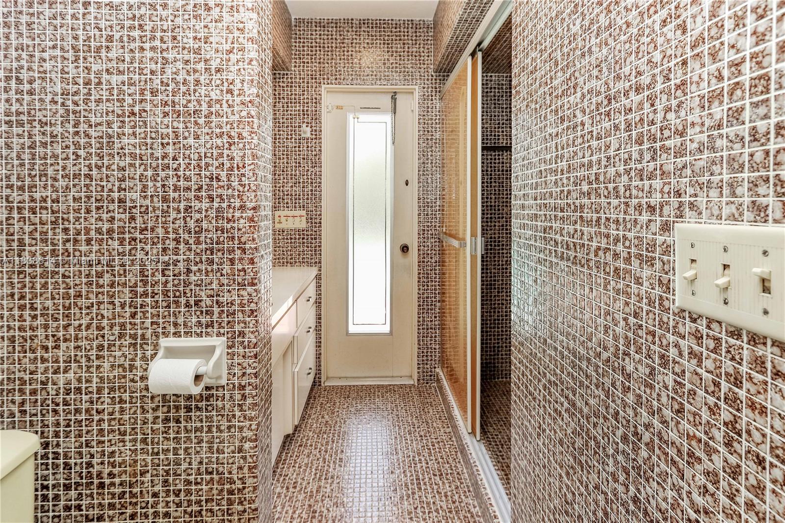 Hollywood, Florida, 33019, United States, 4 Bedrooms Bedrooms, ,4 BathroomsBathrooms,Residential,Active,1892394