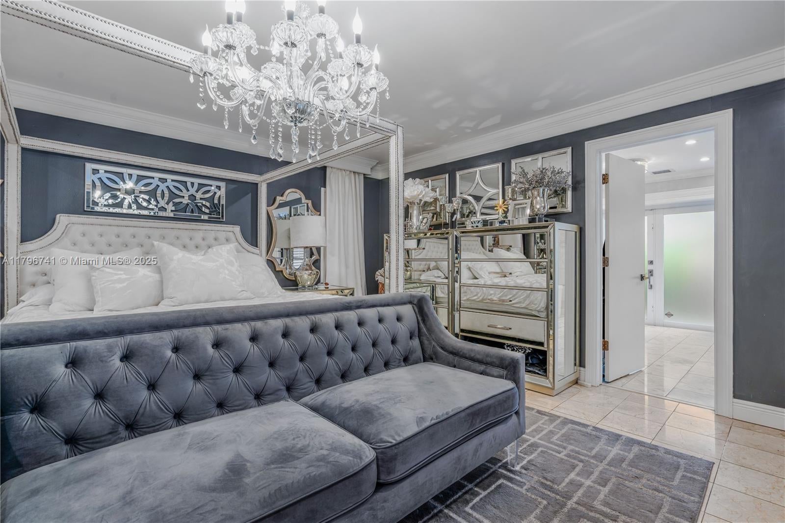 Miami, Florida, 33175, United States, ,5 BathroomsBathrooms,Residential,Pending,1798039
