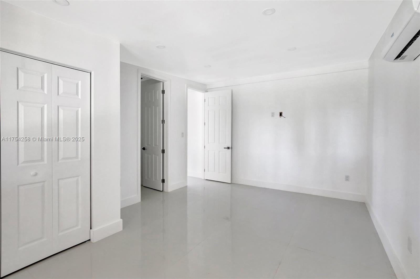 Miramar, Florida, 33027, United States, 5 Bedrooms Bedrooms, ,5 BathroomsBathrooms,Residential,Active,1718866