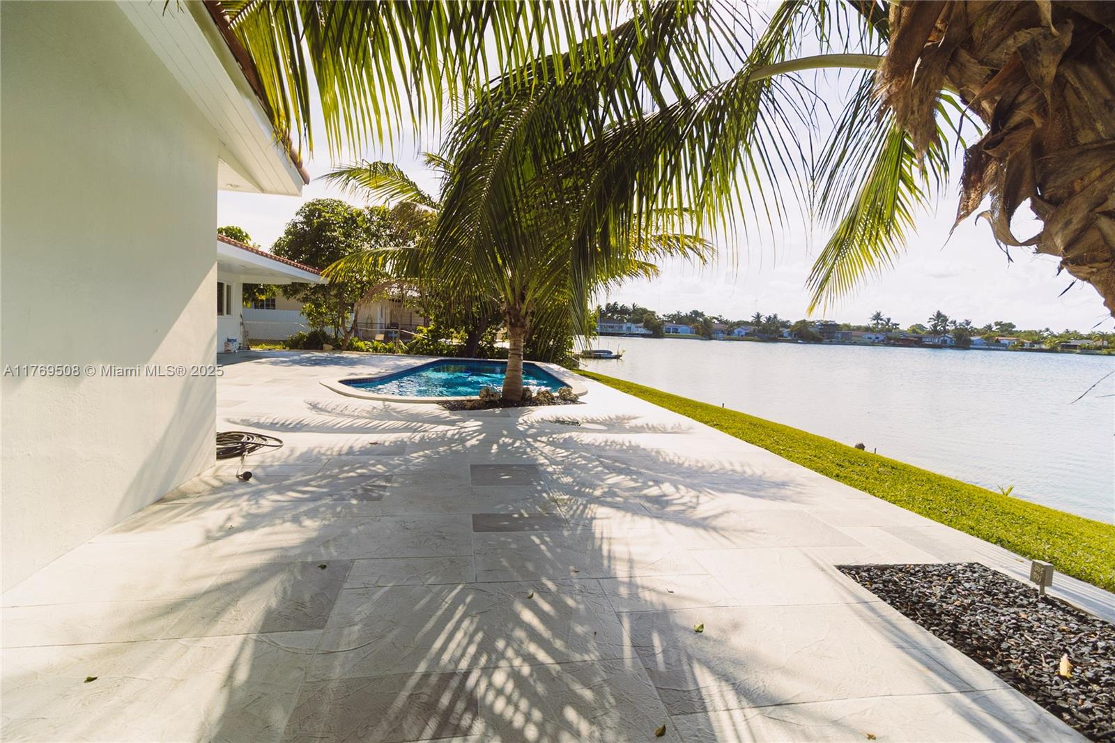 Miami, Florida, 33180, United States, 3 Bedrooms Bedrooms, ,2 BathroomsBathrooms,Residential,Active,1969837