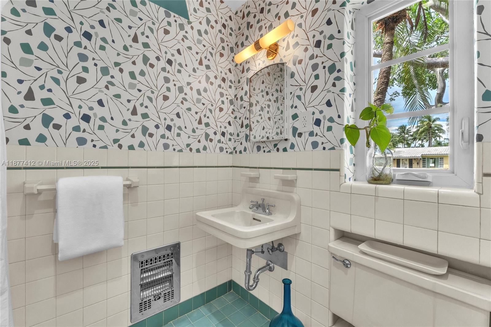 Hollywood, Florida, 33019, United States, 4 Bedrooms Bedrooms, ,6 BathroomsBathrooms,Residential,Active,1946512