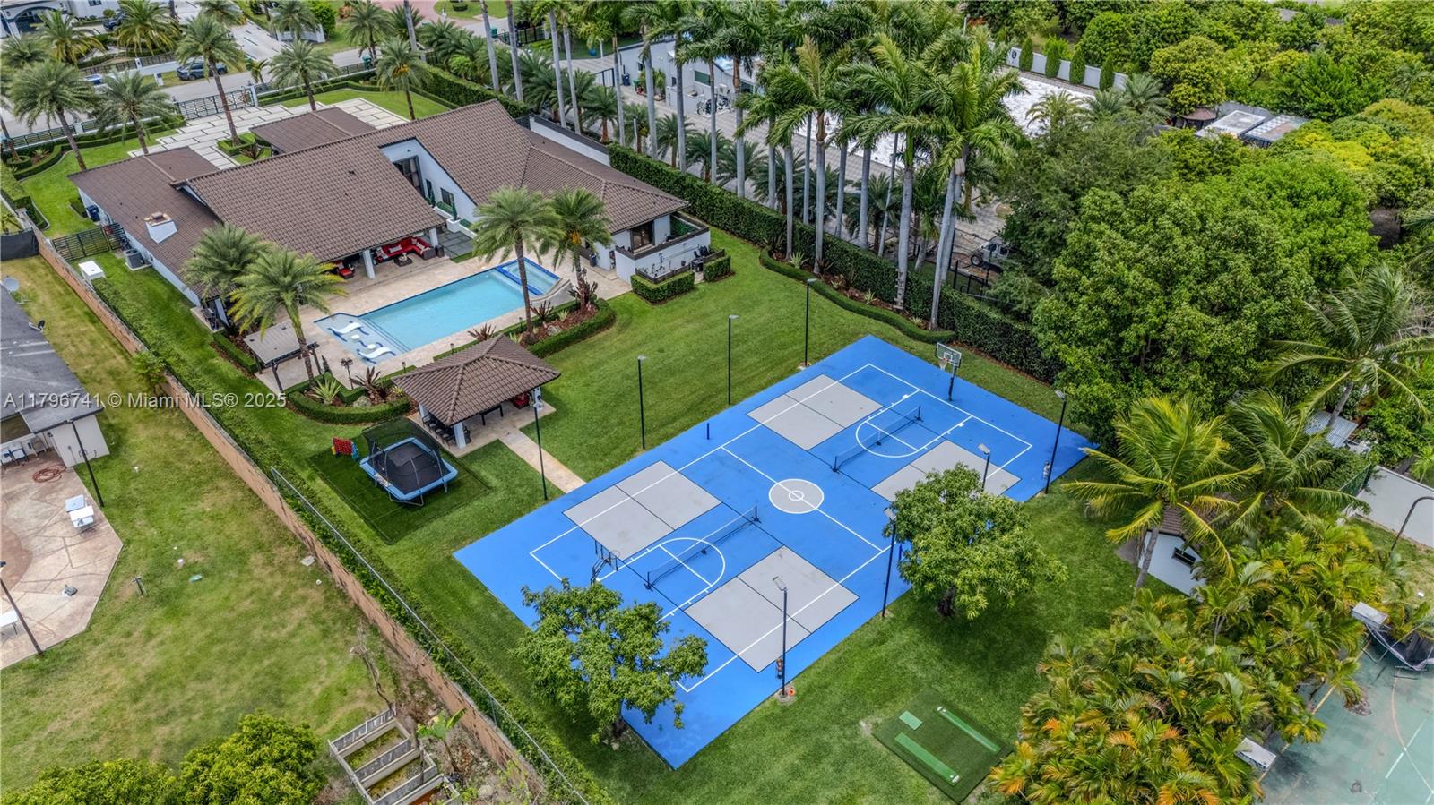 Miami, Florida, 33175, United States, ,5 BathroomsBathrooms,Residential,Pending,1798039