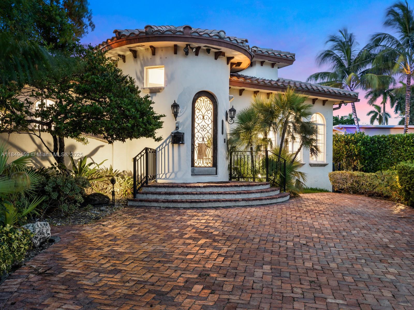 Hollywood, Florida, 33019, United States, 5 Bedrooms Bedrooms, ,3 BathroomsBathrooms,Residential,Active,1904697