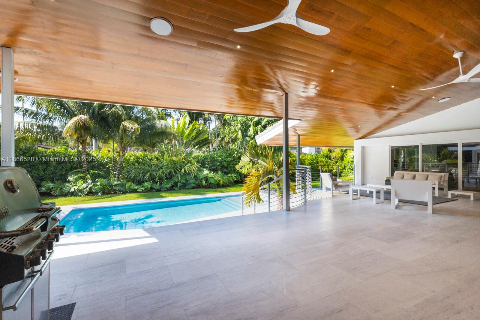 Coral Gables, Florida, 33156, United States, 4 Bedrooms Bedrooms, ,4 BathroomsBathrooms,Residential,Active,1927652