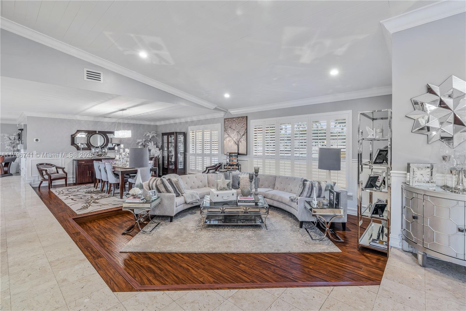 Miami, Florida, 33175, United States, ,5 BathroomsBathrooms,Residential,Pending,1798039