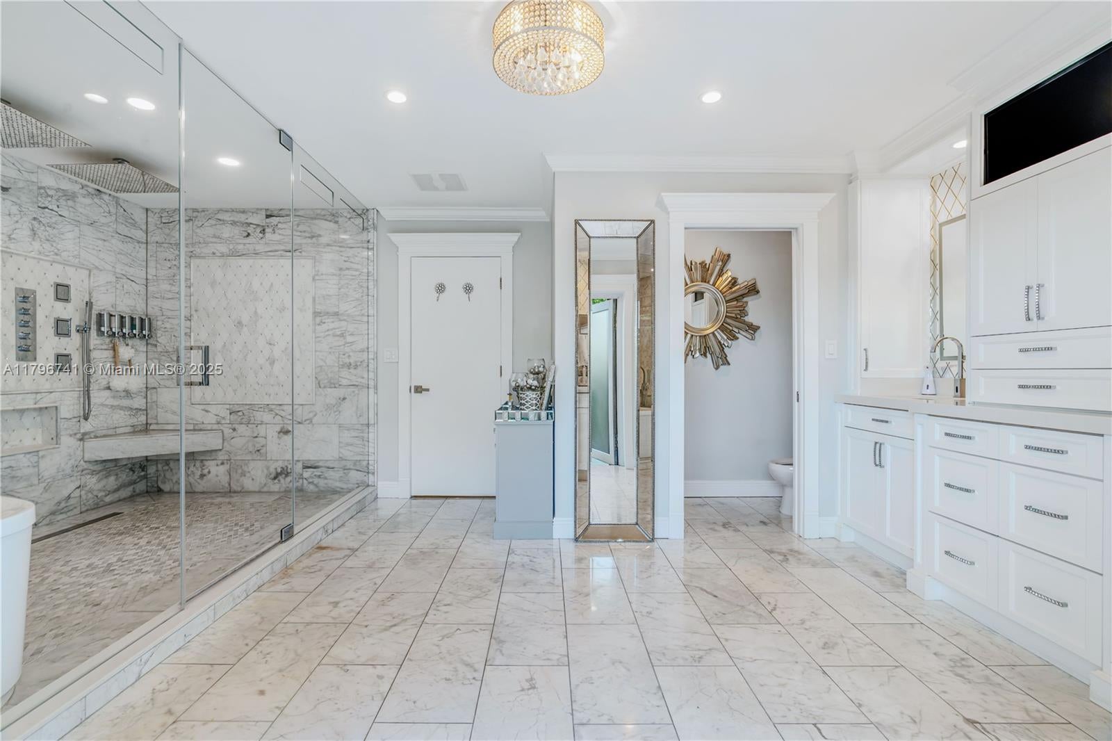 Miami, Florida, 33175, United States, ,5 BathroomsBathrooms,Residential,Pending,1798039